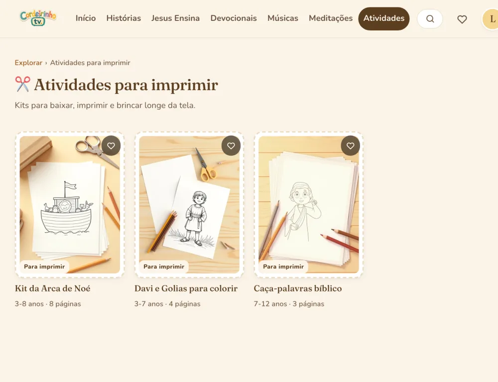 Tela de atividades para imprimir da plataforma, com três kits e o número de páginas de cada um